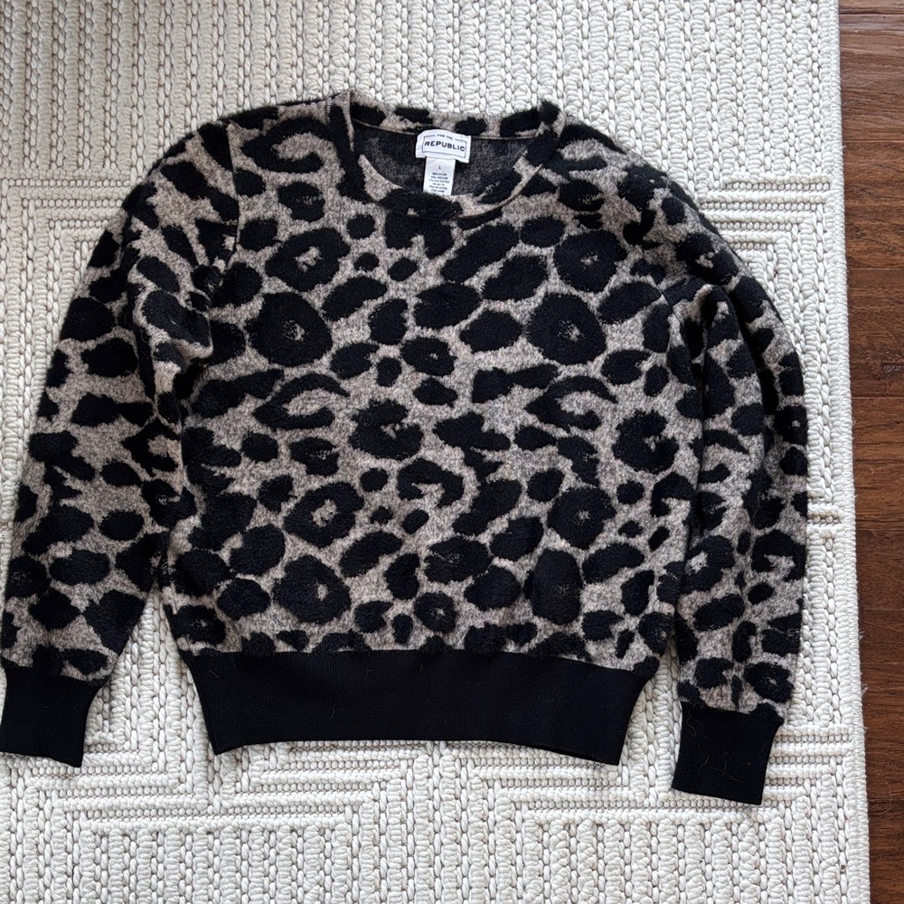 For The Republic Black and Gray Patterned Sweater